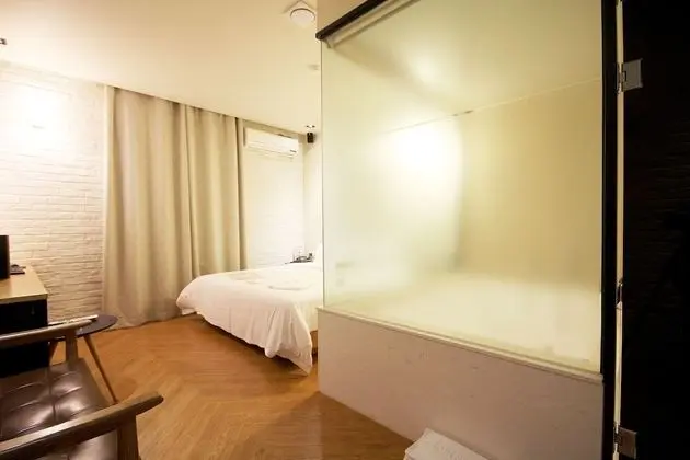 Oda (Deluxe (Netflix available the latest )