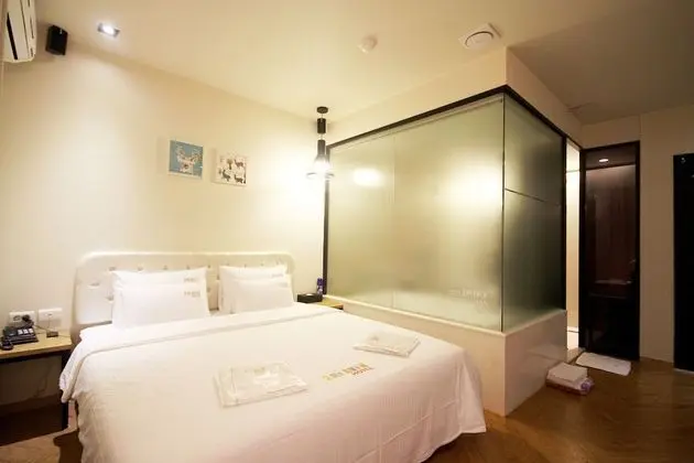 Oda (Deluxe (Netflix available the latest )