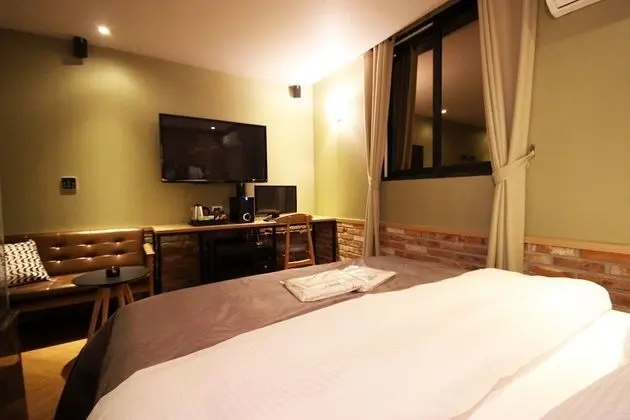 Oda (Deluxe (Netflix available the latest )