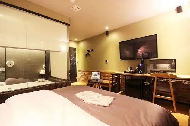 Oda (Deluxe (Netflix available the latest )