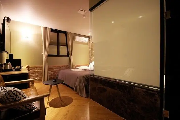 Oda (Deluxe (Netflix available the latest )