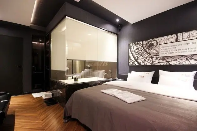 Oda (Deluxe (Netflix available the latest )