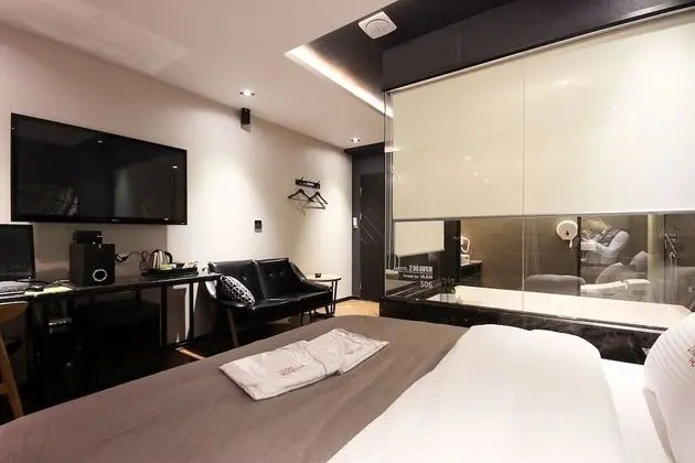 Oda (Deluxe (Netflix available the latest )