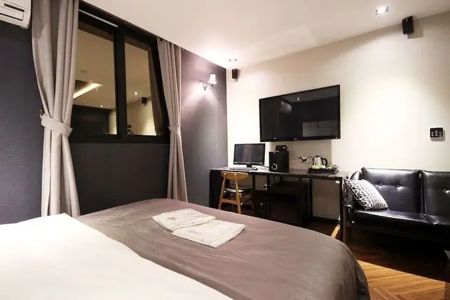 Oda (Deluxe (Netflix available the latest )