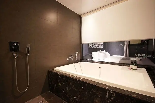 Oda (Deluxe (Netflix available the latest )