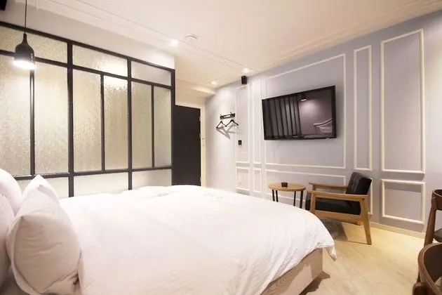 Oda (Standard (Netflix available the lates)