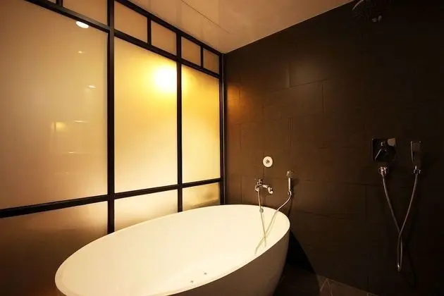 Oda (Standard (Netflix available the lates)