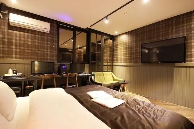 Oda (Standard (Netflix available the lates)