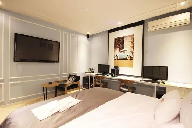 Oda (Standard (Netflix available the lates)