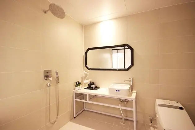 Oda (Standard (Netflix available the lates)