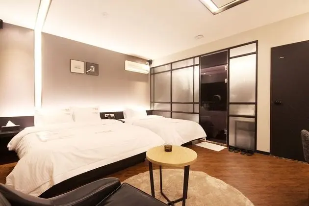 Oda (Sweet-Twin (Netflix available state-o)