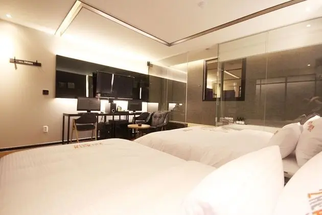 Oda (Sweet-Twin (Netflix available state-o)