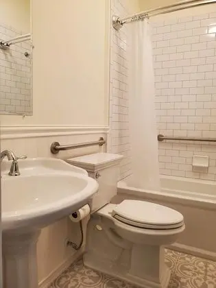 Room 4 with Shared Bath