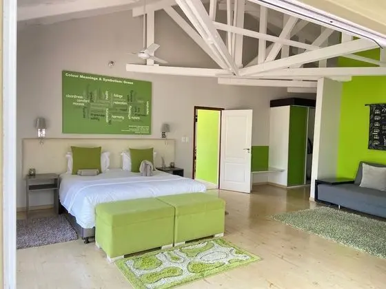 Boutique Green Monkey Orange Sleeps 4