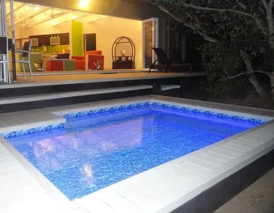 Boutique Green Monkey Orange Sleeps 4