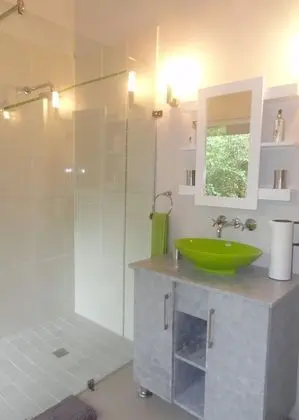 Boutique Green Monkey Orange Sleeps 4