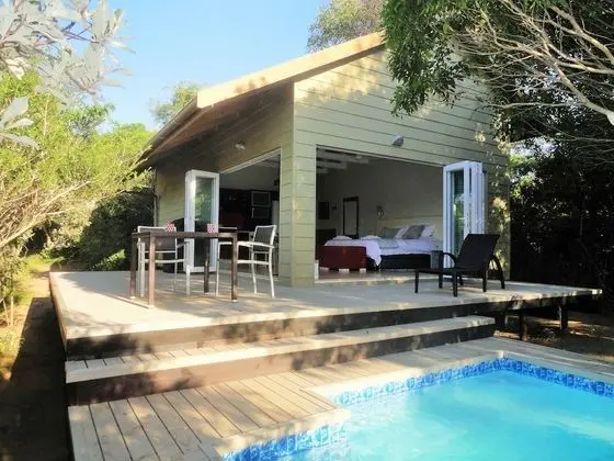 Boutique Red Ivory Sleeps 2