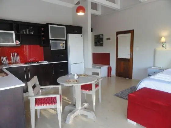 Boutique Red Ivory Sleeps 2