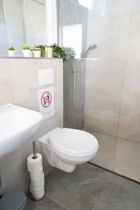 Superior Apart Daire, Bahçe Manzaralı