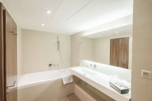 Senior Süit, 1 Yatak Odası, Küvet, Köşe