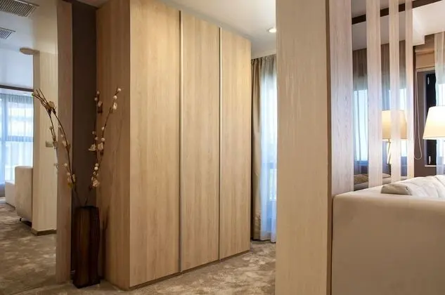 Luxury Oda