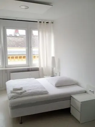 Tek Büyük Yataklı Oda, Ortak Banyo