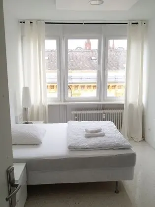 Tek Büyük Yataklı Oda, Ortak Banyo