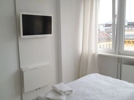 Tek Büyük Yataklı Oda, Ortak Banyo