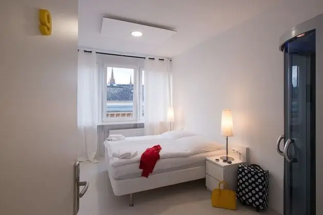 Tek Büyük Yataklı Oda, Ortak Banyo