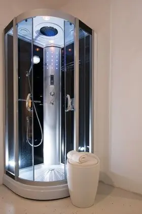 Tek Büyük Yataklı Oda, Ortak Banyo