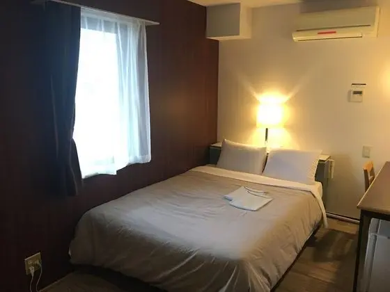 Tek Büyük Yataklı Oda, Sigara İçilebilir