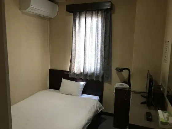 Tek Kişilik Oda, Sadece erkekler için, Sigara İçilebilir (with Private Toilet)