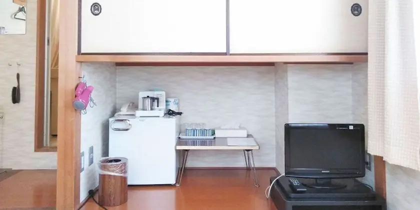 Üç Kişilik Oda, Sigara İçilmez (no bathroom, Male Only)