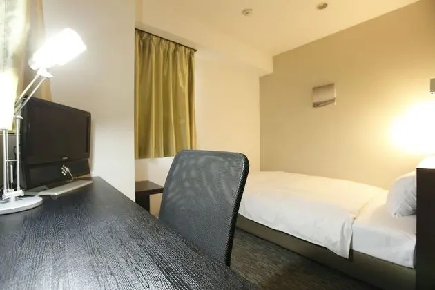 Tek Kişilik Oda, Sigara İçilmez