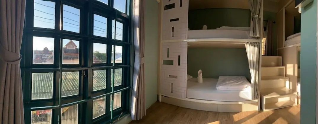 Single bed in 4 bunk bed room