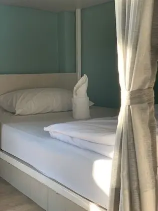 Single bed in 4 bunk bed room