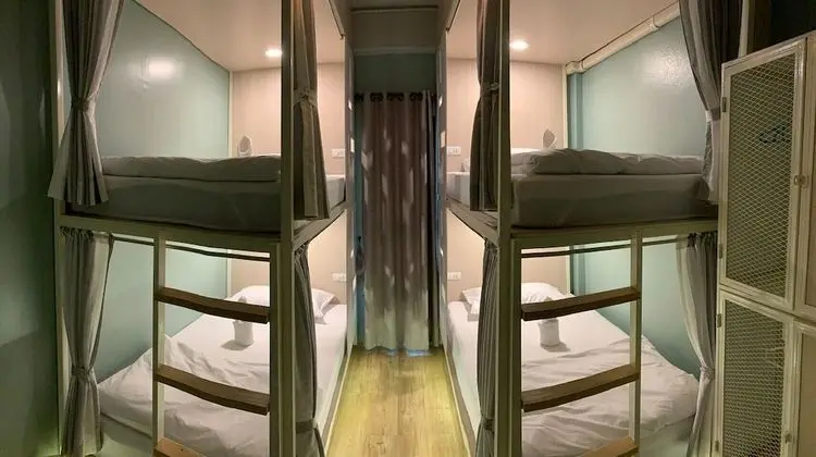 Single bed in 4 bunk bed room