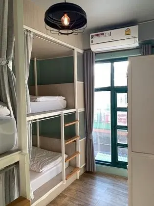 Single bed in 4 bunk bed room