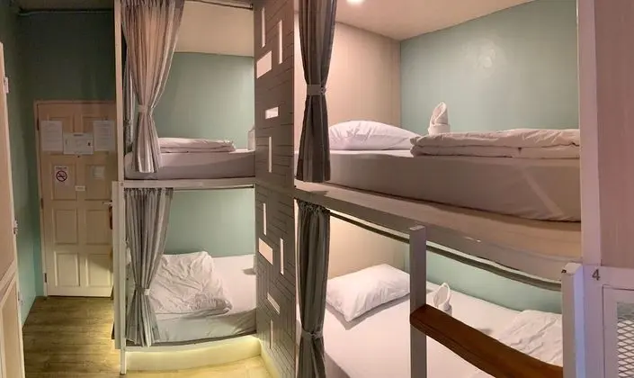 Single bed in 4 bunk bed room