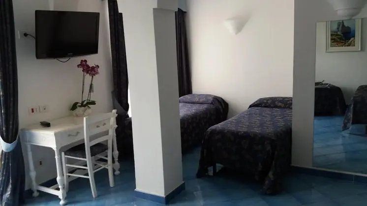 Comfort Büyük Yataklı Tek Kişilik Oda