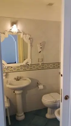 Comfort Büyük Yataklı Tek Kişilik Oda