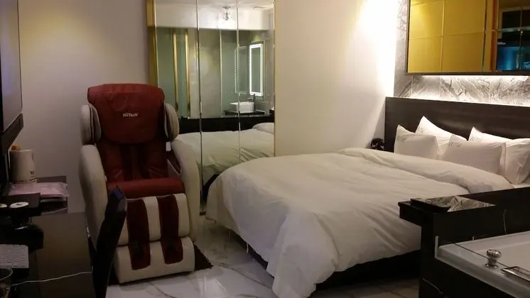 Premium Tek Büyük Yataklı Oda (Single whirlpool spa & Massage chair)