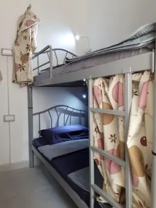 Ortak Ranzalı Oda, Birden Çok Yatak, Ortak Banyo