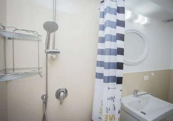 Ortak Ranzalı Oda, Birden Çok Yatak, Ortak Banyo
