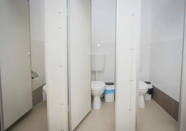 Ortak Ranzalı Oda, Birden Çok Yatak, Ortak Banyo