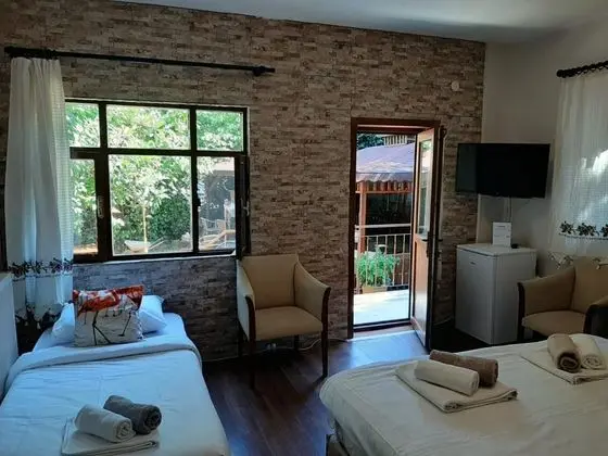 Aile Odası, Bahçe Manzaralı