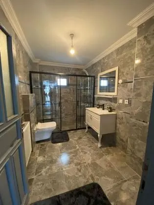 Villa, Göl Manzaralı