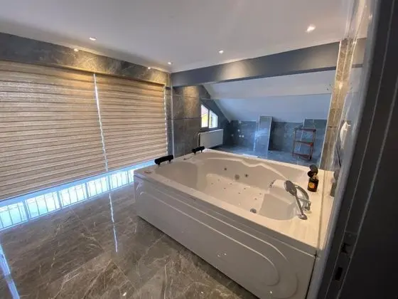 Villa, Göl Manzaralı