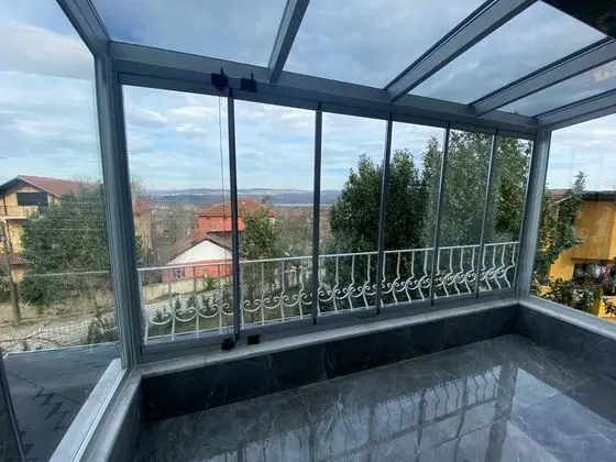 Villa, Göl Manzaralı