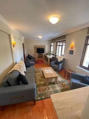 Villa, Göl Manzaralı